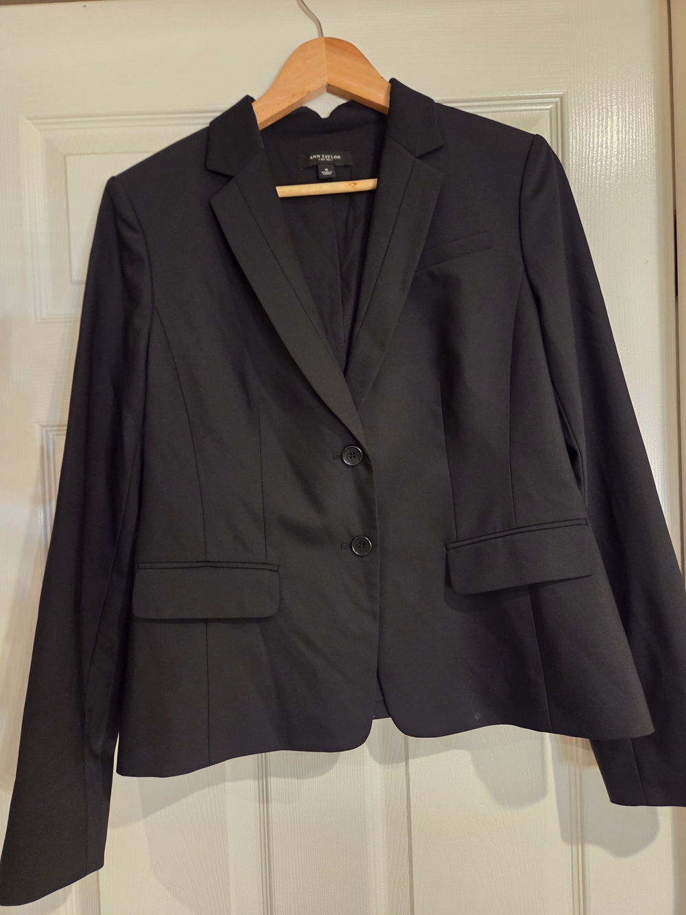 Ann Taylor Black Virgin Wool Blend Stretch Blazer Size 8 NWOT
